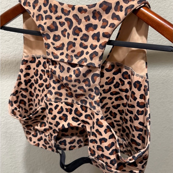 Leopard Print Crop Top Fabletics - Picture 3 of 5
